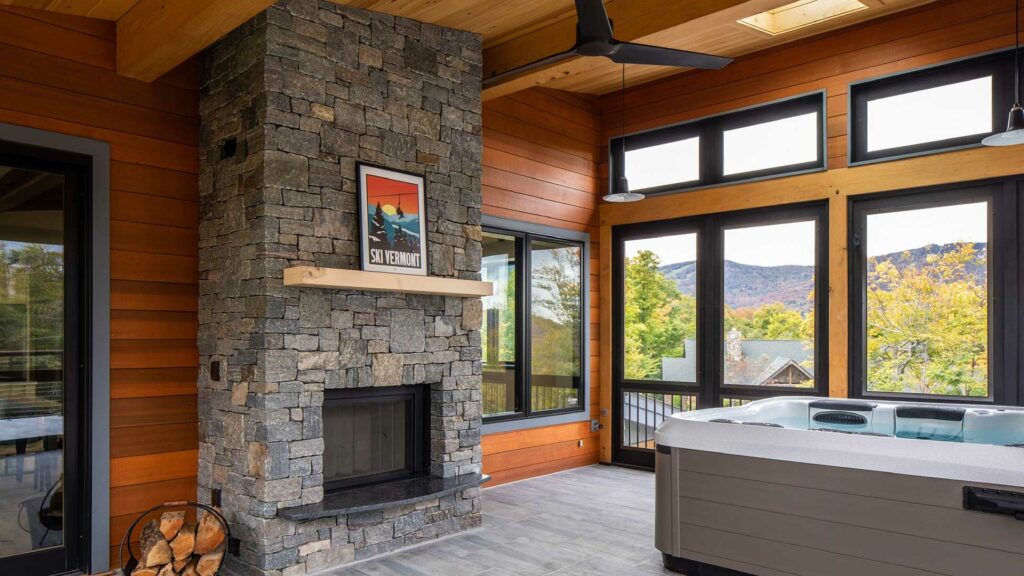 Renaissance Uptown 600 Wood Fireplace